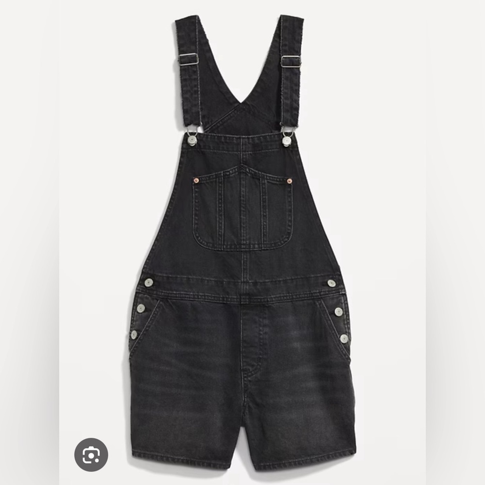 NWT black slouchy short overalls